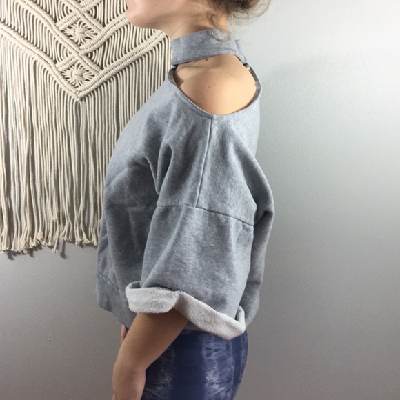 Two by Vince Camuto grey crew cold shoulder Sz XL - Picture 7 of 8